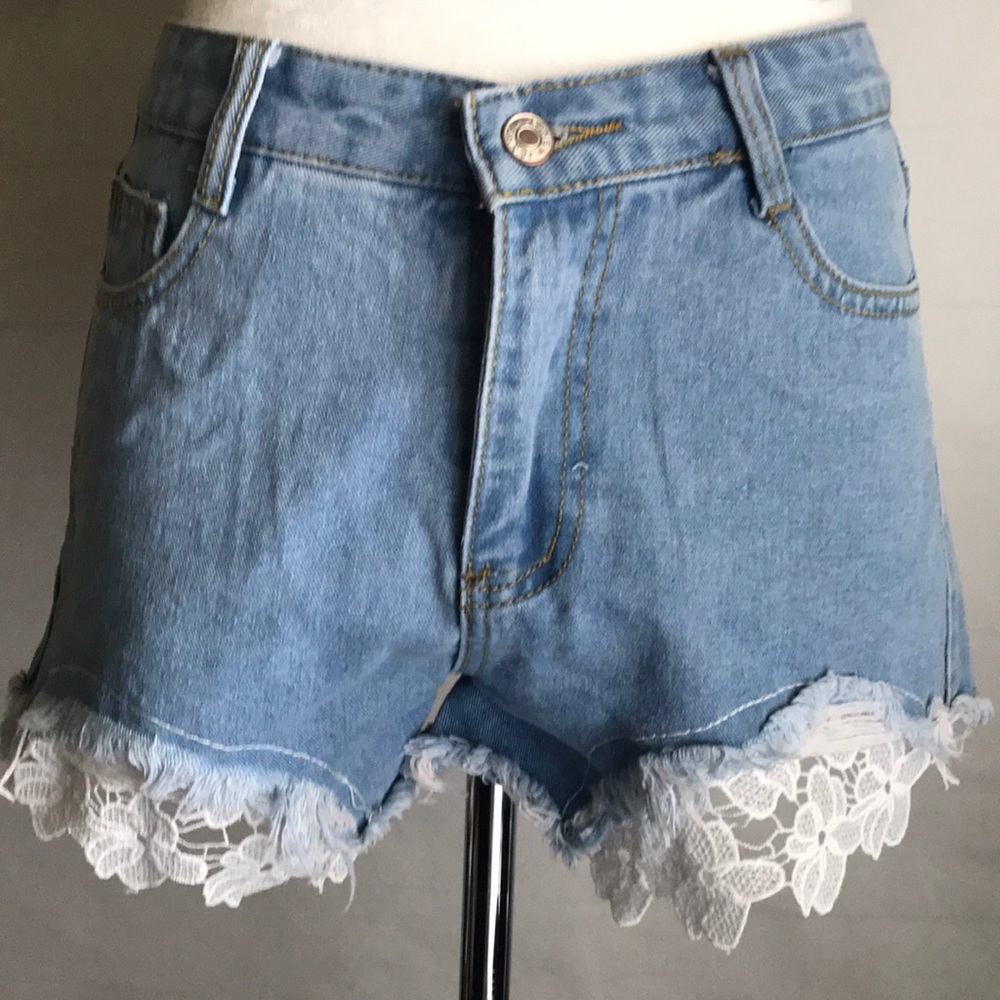 Laced blue jean shorts ⭐️